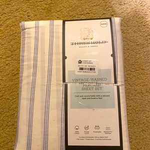Threshold white and blue sheet set.